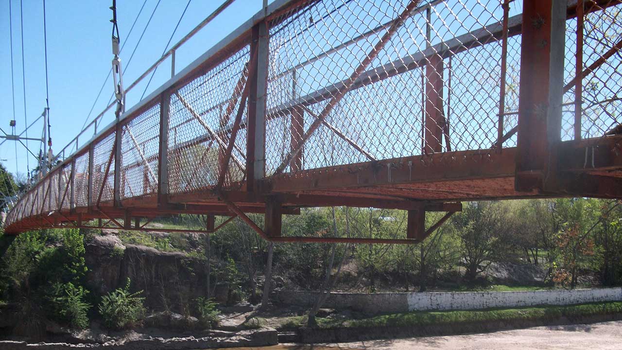 Puente Peatonal Mina Clavero - Pilares Ingeniería